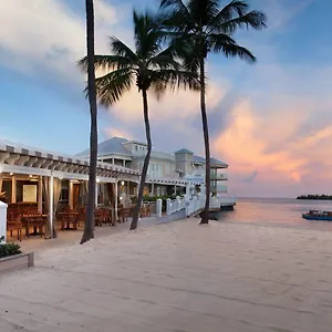 **** Resort Pier House & United States