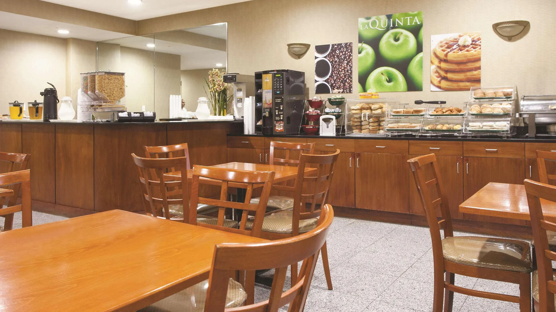 מלון ניו יורק La Quinta Inn By Wyndham Queens