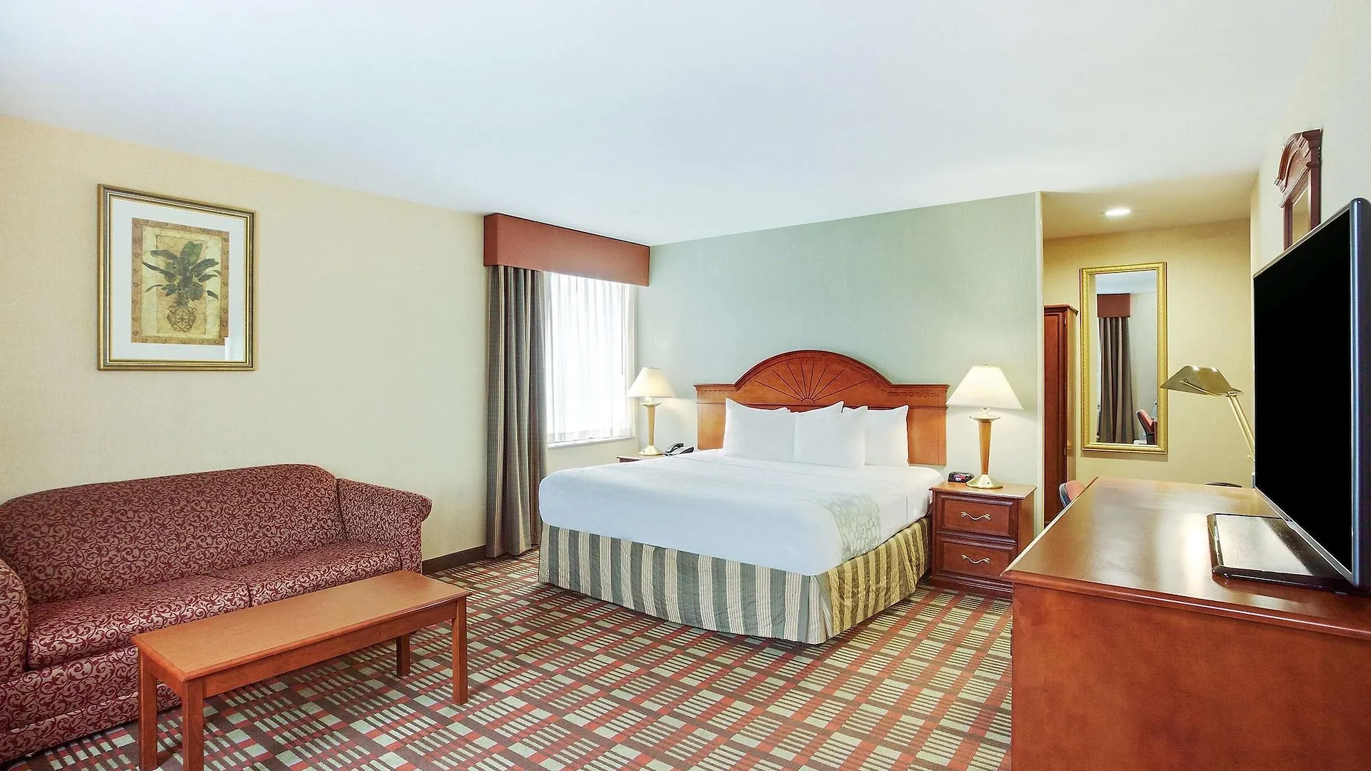 La Quinta Inn By Wyndham Queens New York Hotel